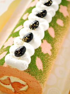 春のスイーツ☆抹茶で桜デコロールケーキ-レシピのメイン写真