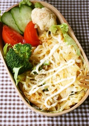 * たらこ焼きそば★オムレツ風お弁当 *-レシピのメイン写真