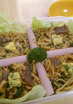 家族でシェア★そばめし弁当-レシピのメイン写真