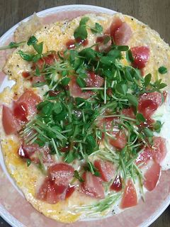 トマトと豆苗でオムレツ風タマゴ焼き-レシピのメイン写真