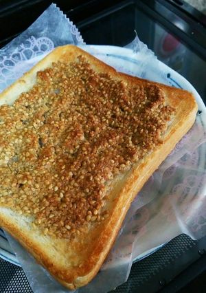 朝ご飯に♪ごまハニートースト-レシピのメイン写真