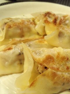 おつまみにも♪豚コマチーズ餃子☆-レシピのメイン写真