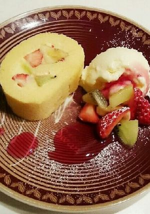 レモン風味の贅沢フルーツロールケーキ-レシピのメイン写真