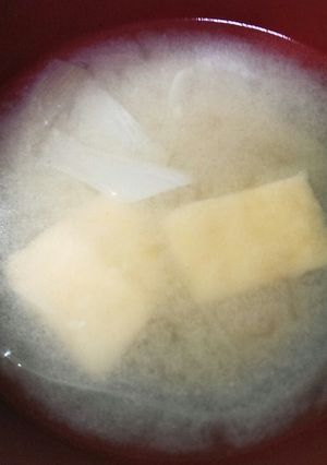 新玉ねぎと、おあげの簡単！味噌汁-レシピのメイン写真