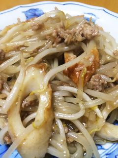 もやしとひき肉、ちくわの炒めもの-レシピのメイン写真