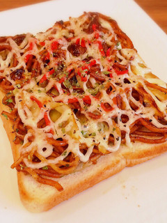 乗せて焼くだけ♡マヨ焼きそばトースト-レシピのメイン写真