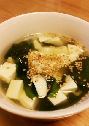 あと一品に！豆腐入りワカメスープ-レシピのメイン写真
