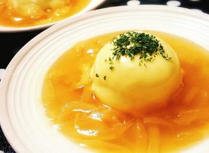 チーズがとろ～り♪丸ごと玉葱スープ☆-レシピのメイン写真
