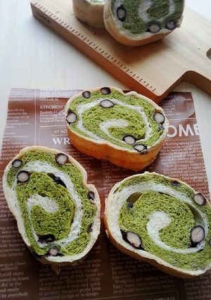 トヨ型で黒豆抹茶パン-レシピのメイン写真