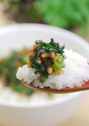 土鍋炊き★春菊そぼろ丼-レシピのメイン写真