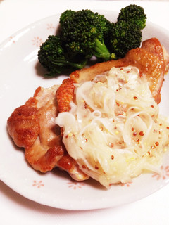鳥モモ肉のオニオンマスタードソース-レシピのメイン写真