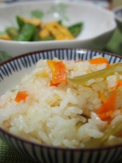 春色の!葉ごぼうの炊き込みご飯-レシピのメイン写真