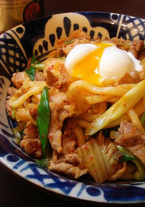 豚キムチ焼きうどん◇温たまのせ-レシピのメイン写真