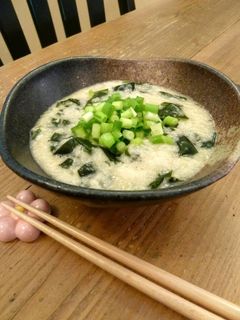 簡単ヘルシー♪サッパリ美味なわかめとろろ-レシピのメイン写真