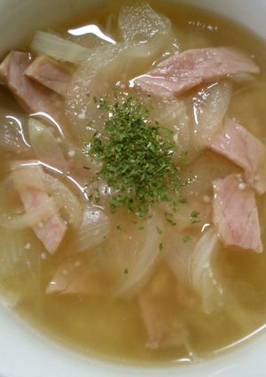 一人 ランチに 玉ねぎ ベーコンスープ-レシピのメイン写真