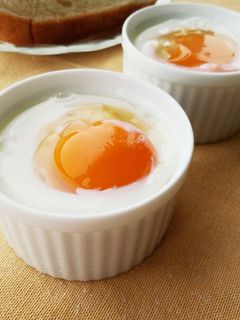 ココットで♧トマト入りエッグスラット風♧-レシピのメイン写真
