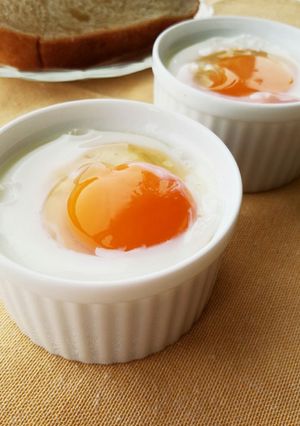 ココットで♧トマト入りエッグスラット風♧-レシピのメイン写真