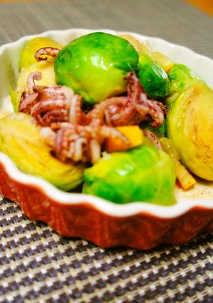 芽キャベツといかの白ワイン蒸し-レシピのメイン写真