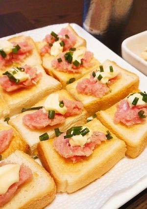 お手軽おつまみ♪ネギトロパン-レシピのメイン写真