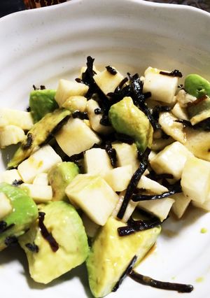 アボカドと長芋の塩昆布和え-レシピのメイン写真