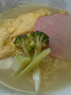 オムレツとブロッコリーの塩ラーメン-レシピのメイン写真