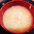 鰹節の美味しさ味わう、大根と玉葱の味噌汁