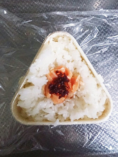鮭と食べるラー油のおにぎり(お握りの具)-レシピのメイン写真