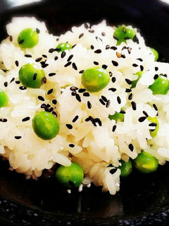 春☆えんどう豆のおこわ☆炊飯器で1合炊き-レシピのメイン写真