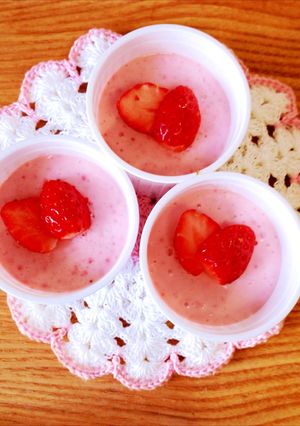 つぶつぶ感がたまらない♪春の苺ムース♪-レシピのメイン写真