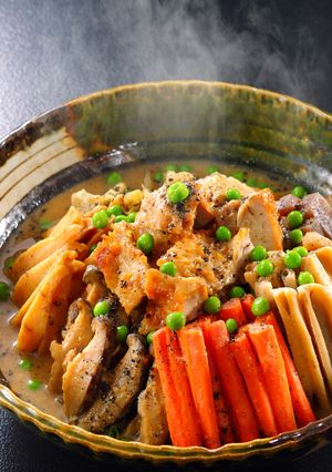 鶏肉と根菜の黒胡麻味噌煮-レシピのメイン写真