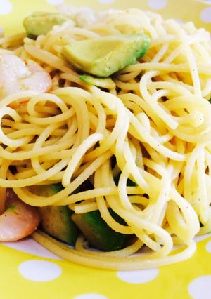 小エビとアボカドのペペロンチーノ風パスタ-レシピのメイン写真
