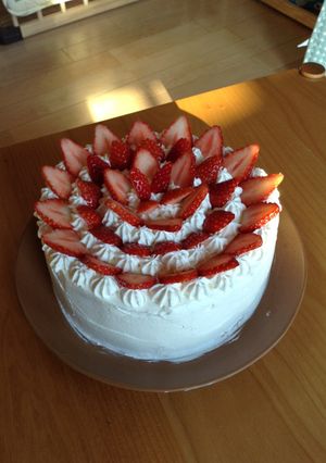 思ったより簡単！苺のデコレーションケーキ-レシピのメイン写真