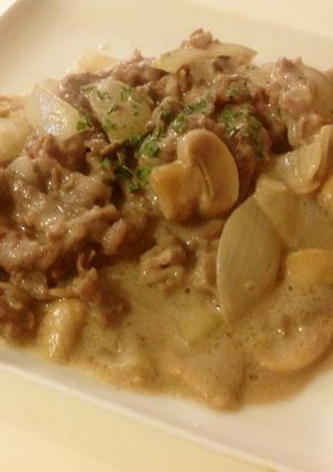 牛乳で簡単☆牛肉とキノコのクリーム煮-レシピのメイン写真