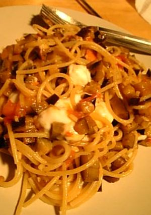 ナスとモッツアレラのトマトソースパスタ-レシピのメイン写真