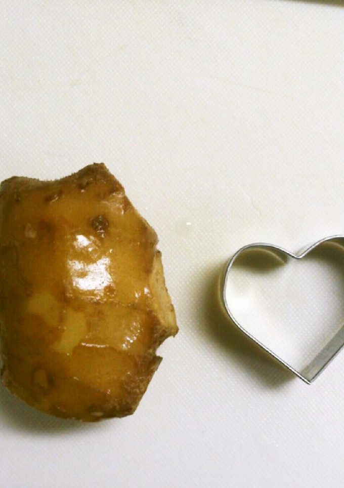 クッキーの抜き型でしょうがの皮むき-レシピのメイン写真