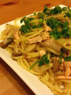 おぐシェフ特製秋鮭ときのこのオイルパスタ-レシピのメイン写真