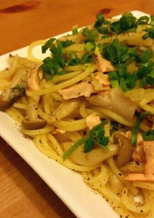 おぐｼｪﾌ特製秋鮭ときのこのオイルパスタ-レシピのメイン写真
