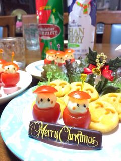 クリスマス*.°ミニトマトでミニサンタ-レシピのメイン写真