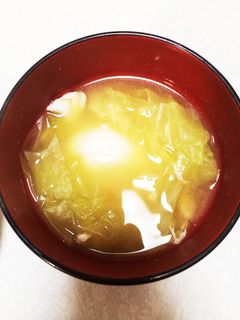 キャベツと丸ごと卵のお味噌汁-レシピのメイン写真