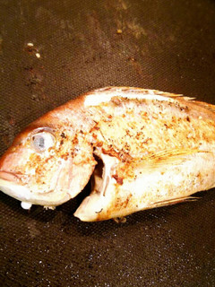 ホットプレートで焼く鯛の塩焼き-レシピのメイン写真