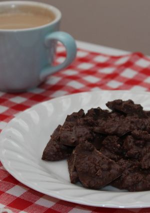 男が作る！簡単クランチチョコ!!-レシピのメイン写真