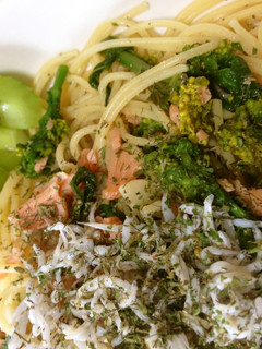 菜の花とスモークサーモンのスパゲッティ-レシピのメイン写真
