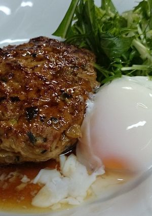 餃子のたねで！？温玉ハンバーグ-レシピのメイン写真