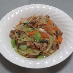 A picture of 洗い物はフライパンと箸だけ！肉野菜炒め♪.