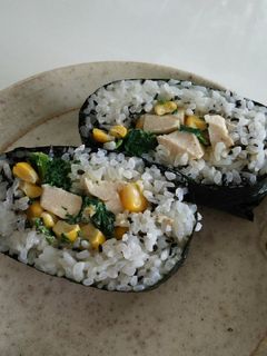鶏肉とホウレン草コーンマヨのおにぎらず-レシピのメイン写真