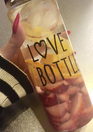 デトックスウォーター いちご&オレンジ-レシピのメイン写真
