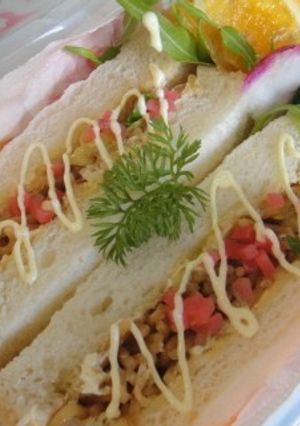 焼きそばサンド☆辛子マヨ風味♪-レシピのメイン写真