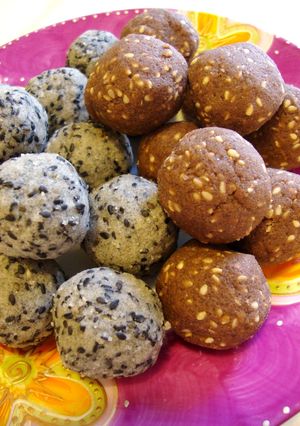 レンジで超簡単♪胡麻入りスノーボール２種-レシピのメイン写真