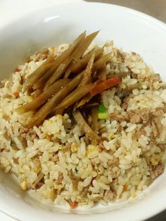 リメイク!きんぴらごぼうで炒飯-レシピのメイン写真