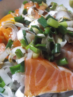 ネギたっぷりサーモンのとろたま丼☆-レシピのメイン写真